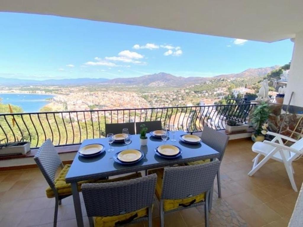 Bel appartement avec terrasse et parking privé à Roses