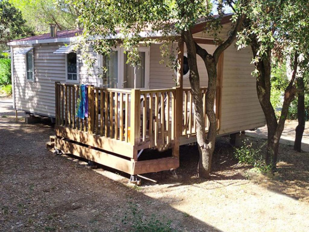 Mobil home avec terrasse pour 6 personnes, 2 chambres - API-1-52-1105