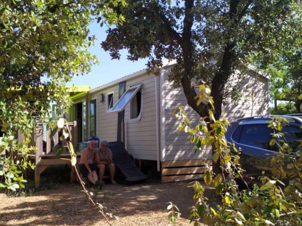 Mobil-home à Laurens avec Terrasse - 3 Chambres pour 6 personnes - API-1-52-1167