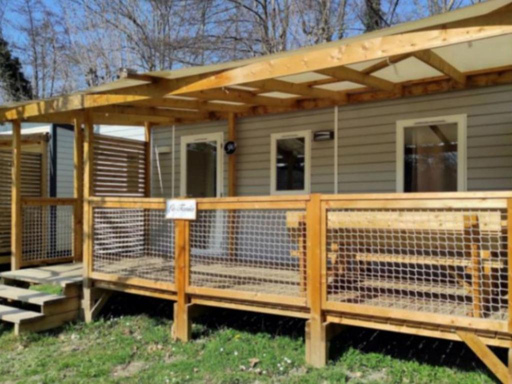 Mobil home 6 pers avec terrasse à Challes-les-Eaux - API-1-52-1286