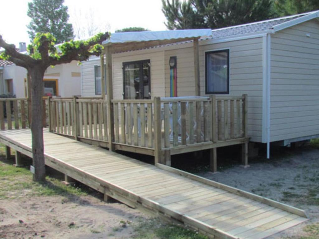 Mobil-home PMR 4 pers avec terrasse - API-1-52-1430