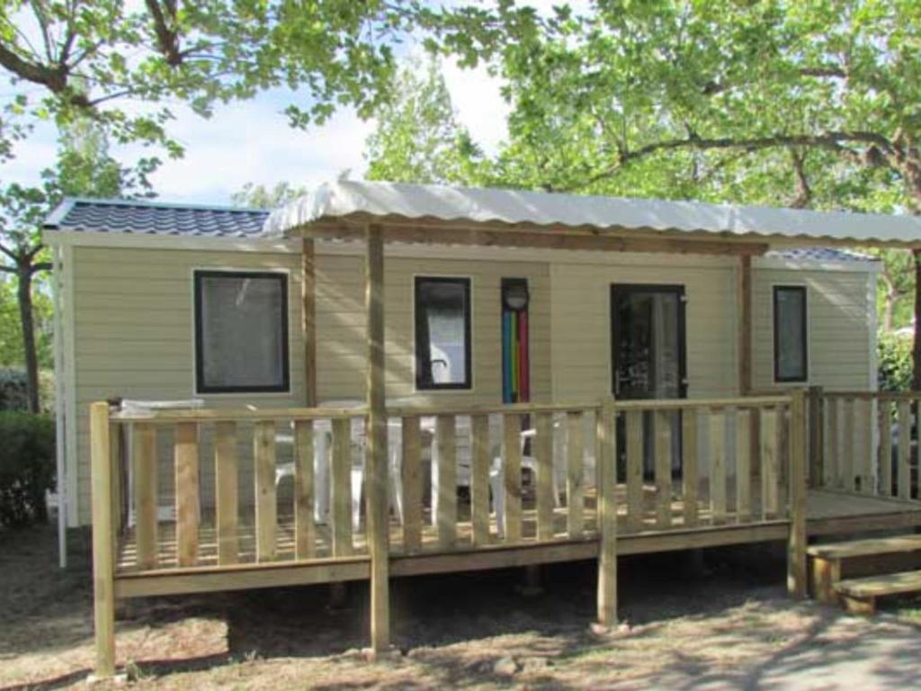 Mobil-home 31m² avec terrasse - 3 chambres, 6 couchages - API-1-52-1428