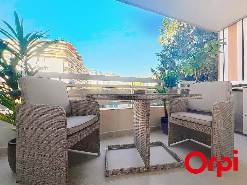 Appartement Rénové avec Terrasse et Parking à Menton