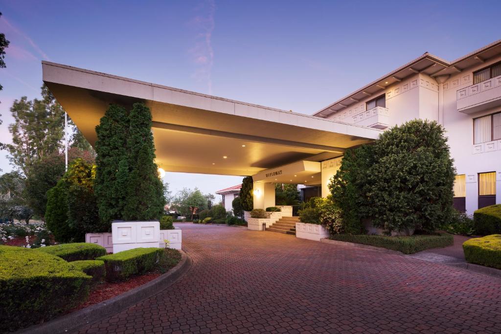 Ramada by Wyndham Diplomat Canberra - Resim 28