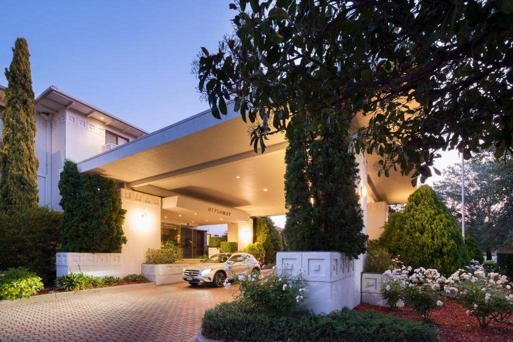 Ramada by Wyndham Diplomat Canberra - Resim 8