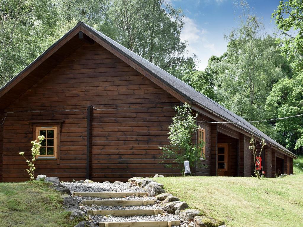 a log cabin with stairs leading up to it at Maple - Uk5501 in Killin