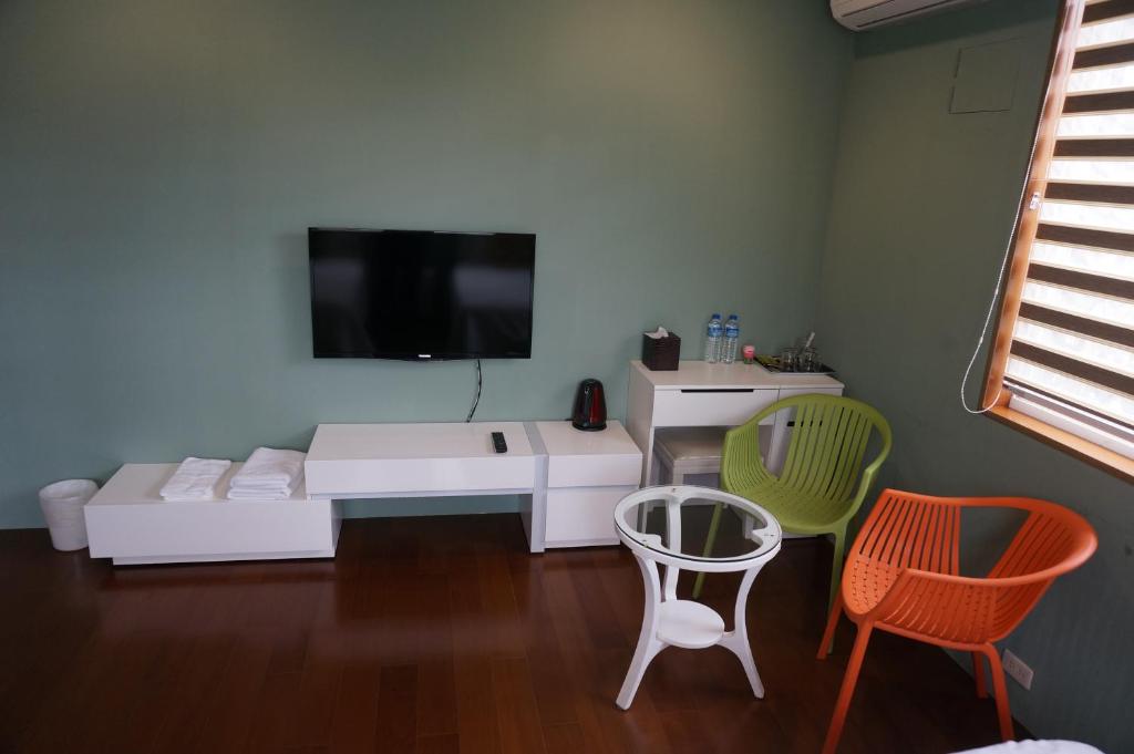 Una televisión o centro de entretenimiento en Dong Hua Dream House