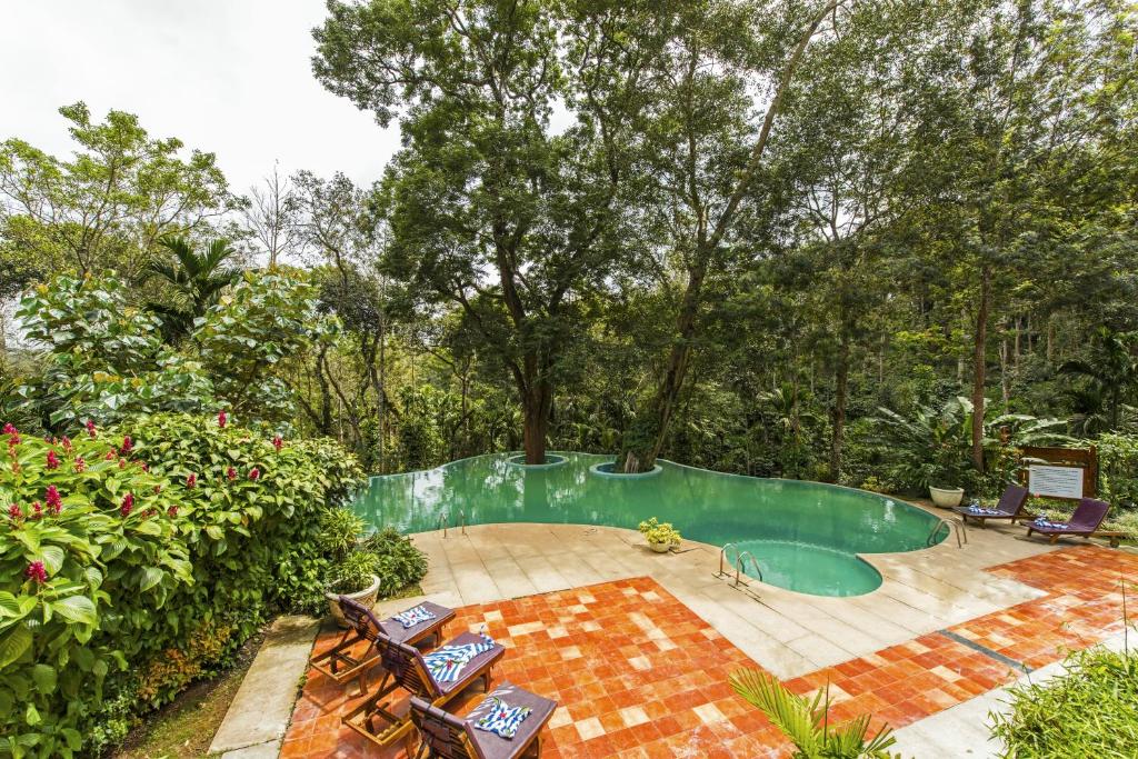 Bazén v ubytování The Windflower Resort & Spa, Coorg nebo v jeho okolí