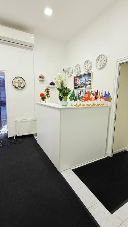 a room with a counter with plates on the wall at Hostella in Salor Bekati
