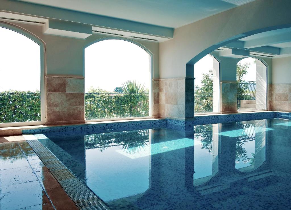 an indoor swimming pool with water in a house at Hotel Azimut in Sveti Stefan