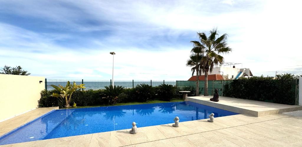 a swimming pool with a view of the ocean at Casa Del Mar, piscina privada frente al mar in Cullera