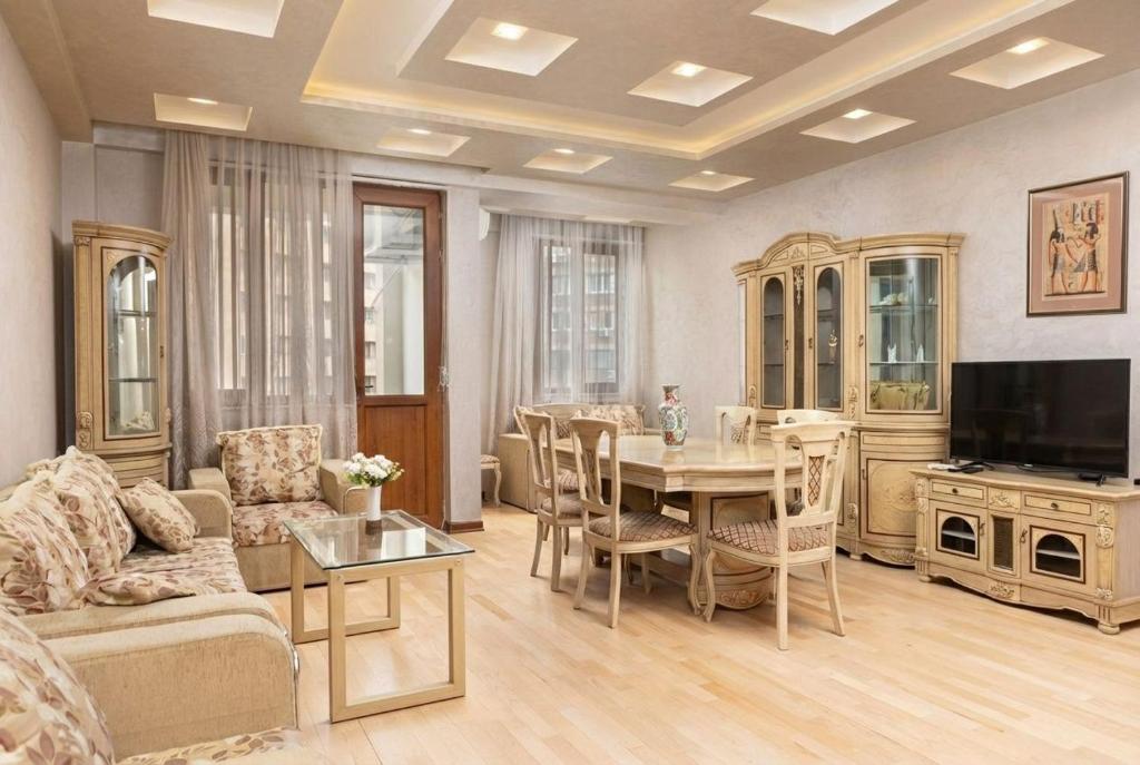 Large 2 Bedroom with Balcony, Saryan street