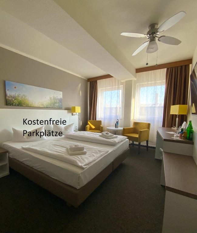 a hotel room with a large bed in a room at astral'Inn Leipzig Hotel & Restaurant in Leipzig