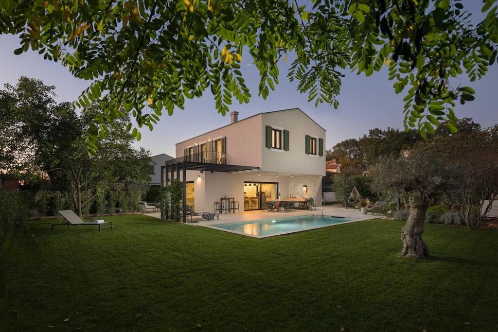Luxury Holiday Villa Mapejana by VacayVillas