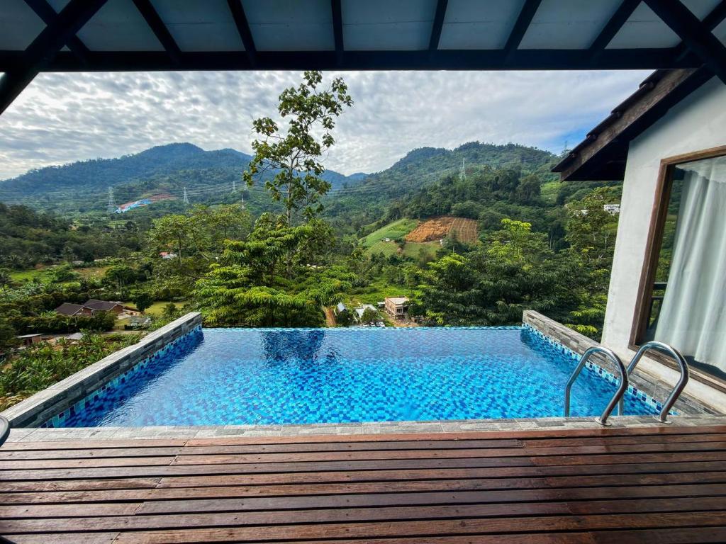 a swimming pool with a view of a mountain at Jebat D'Manggis Janda Baik - Mountain View in Bentong