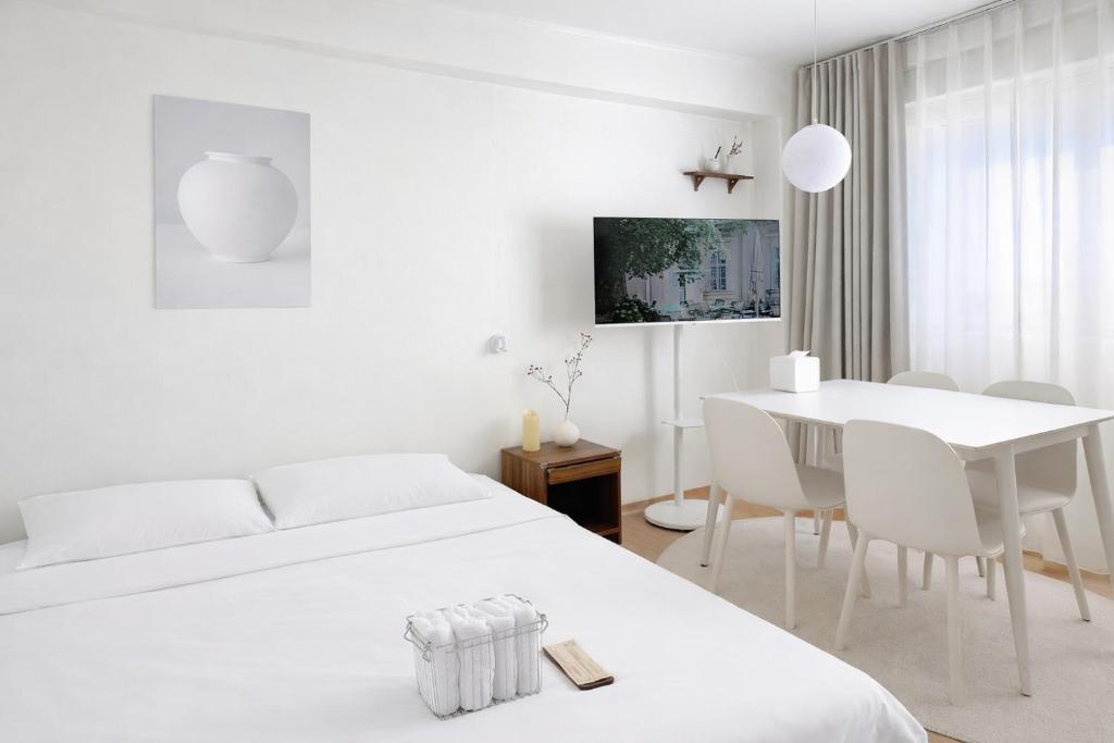 a white bedroom with a white bed and a table at 온스테이 송파 On Stay Songpa in Seoul