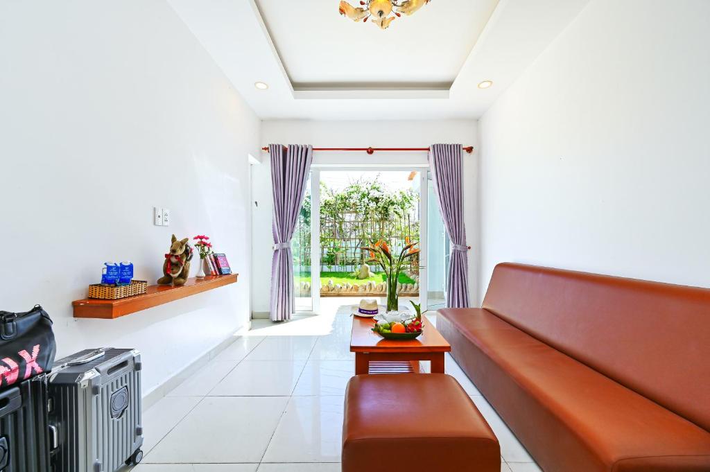 Phòng 3 Người Nhìn Ra Vườn