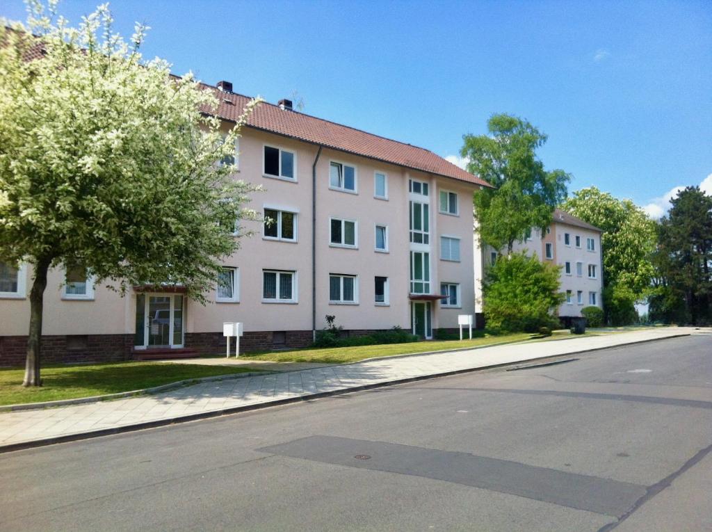 a large white building on the side of a street at ask rooms Privatzimmer in Kassel in Kassel