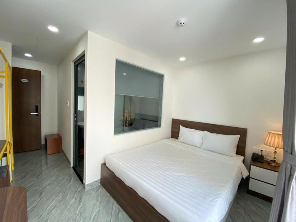 DGV Tower - Suri House Nha Trang - King Room With Balcony