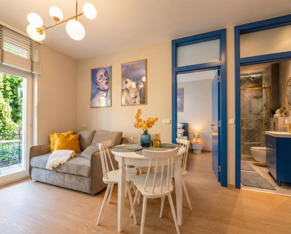 City Lights Mostowa 6 - 1