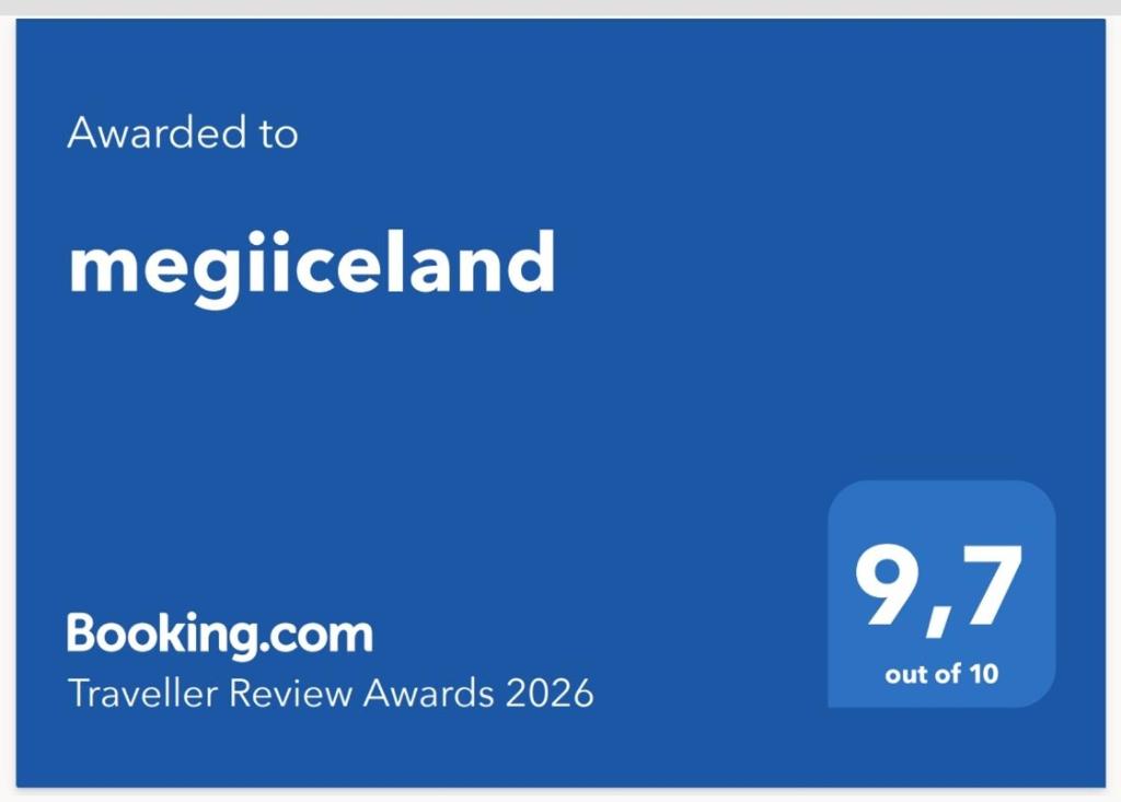 Una captura de pantalla del sitio web de los premios de revisión de Meezerller. en megiiceland, en Njarðvík