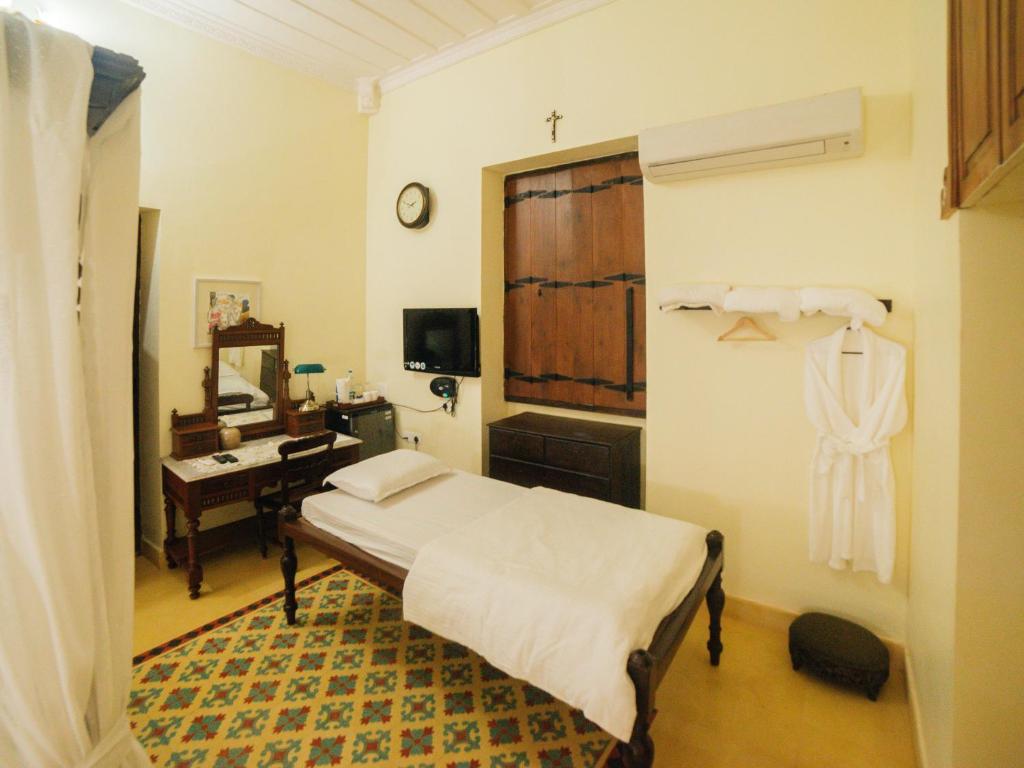 Postel nebo postele na pokoji v ubytování Casa Menezes - A Heritage Goan Homestay
