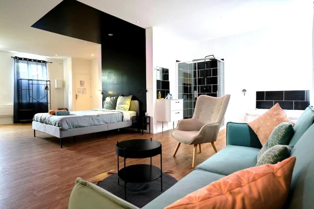 Grand studio avec Balneo proche gare