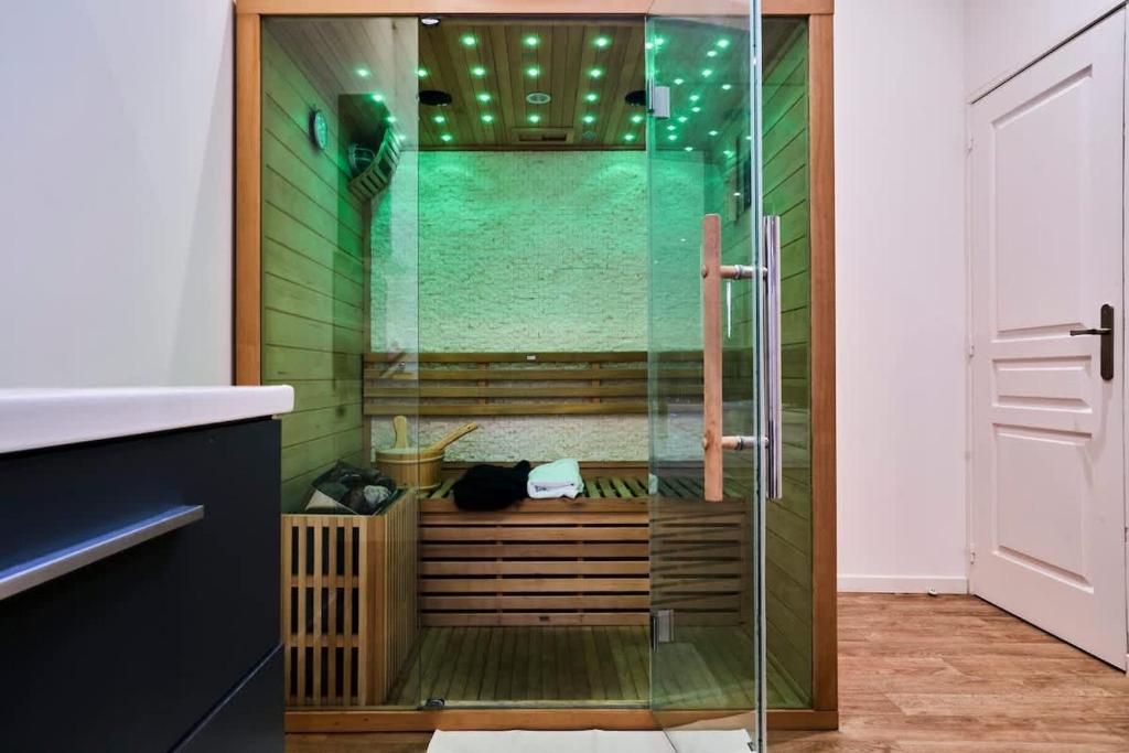 Baignoire Blaneo & Sauna 10 minutes de la gare