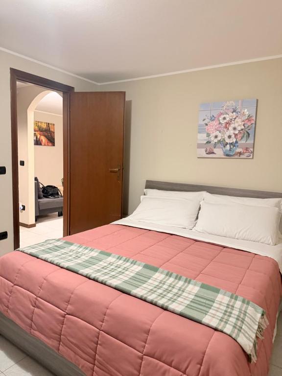 a bedroom with a large bed with a red blanket at Bellagio Apartment San Giovanni in Bellagio