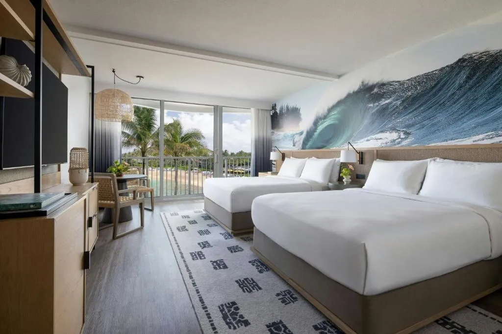 Resort Queen Room with Partial Ocean View - Low Floor