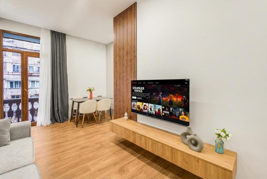 فضای داخلی Stylish 2 Bedroom! French Balcony! City Center! در ایروان - تصویر ۳