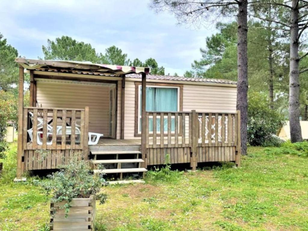Mobil-home confortable avec terrasse pour 4 pers. - API-1-52-1661