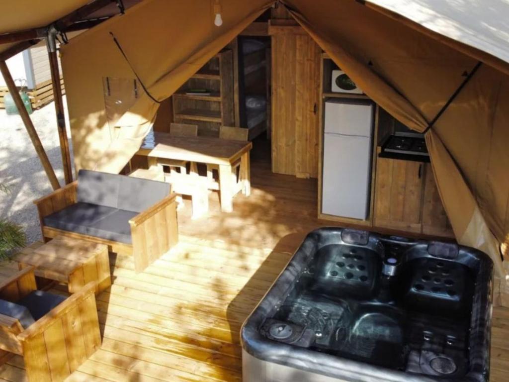 Tente Lodge avec Terrasse & Jacuzzi Privé - Grimaud - API-1-52-1718