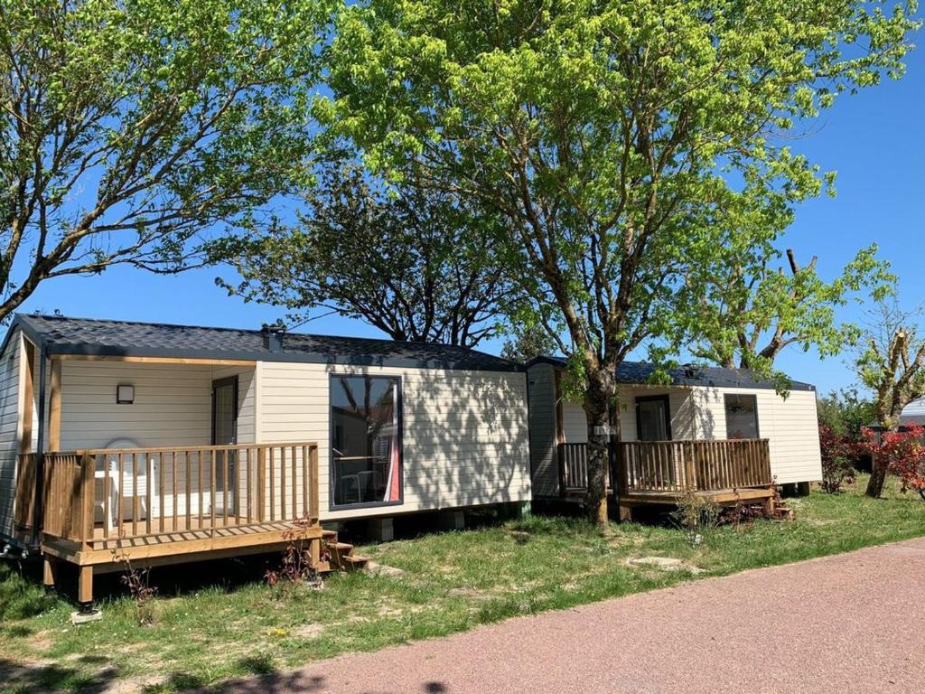 Mobil-home avec Terrasse pour 4 Pers. - API-1-52-1721