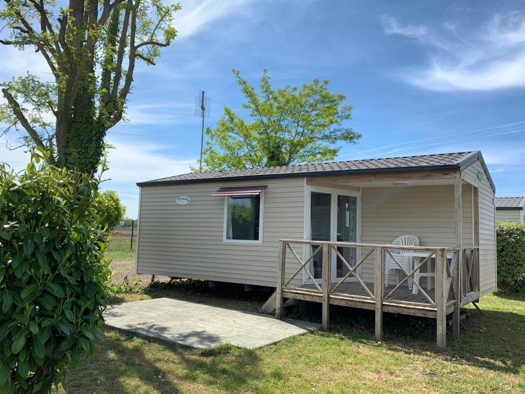 Mobil-home cosy avec terrasse pour 4 pers. - API-1-52-1702