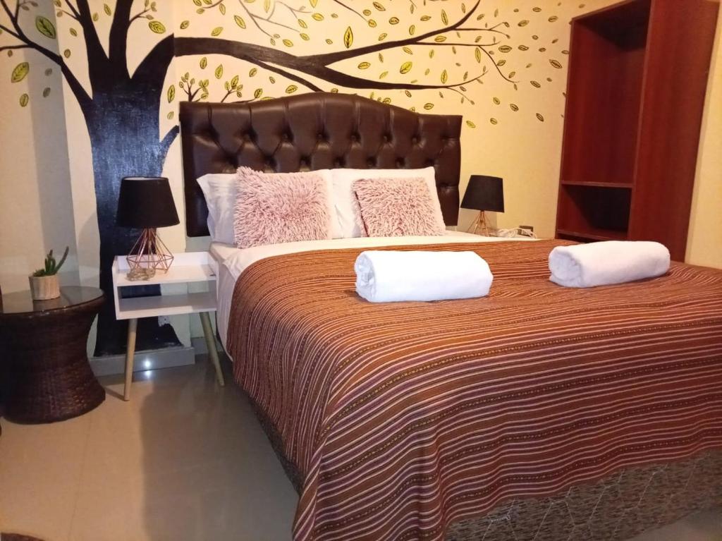 a bedroom with a large bed with two pillows on it at Machupicchu Royal Mountain in Machu Picchu