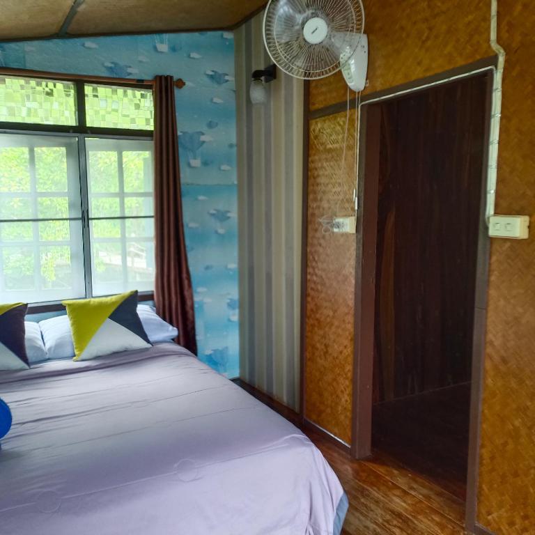 TA YAI HOMESTAY (ตา ยาย โฮมสเตย์) - Chambre Double Avec Salle De Bains Commune