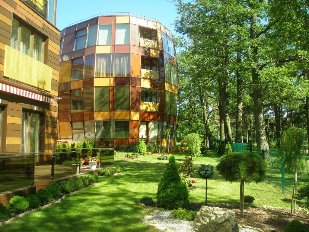 a building with a garden in front of it at Arunes Apartments in Palanga