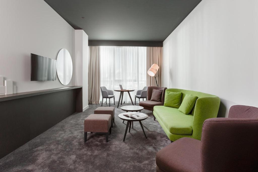 Posezení v ubytování Crowne Plaza Podgorica by IHG
