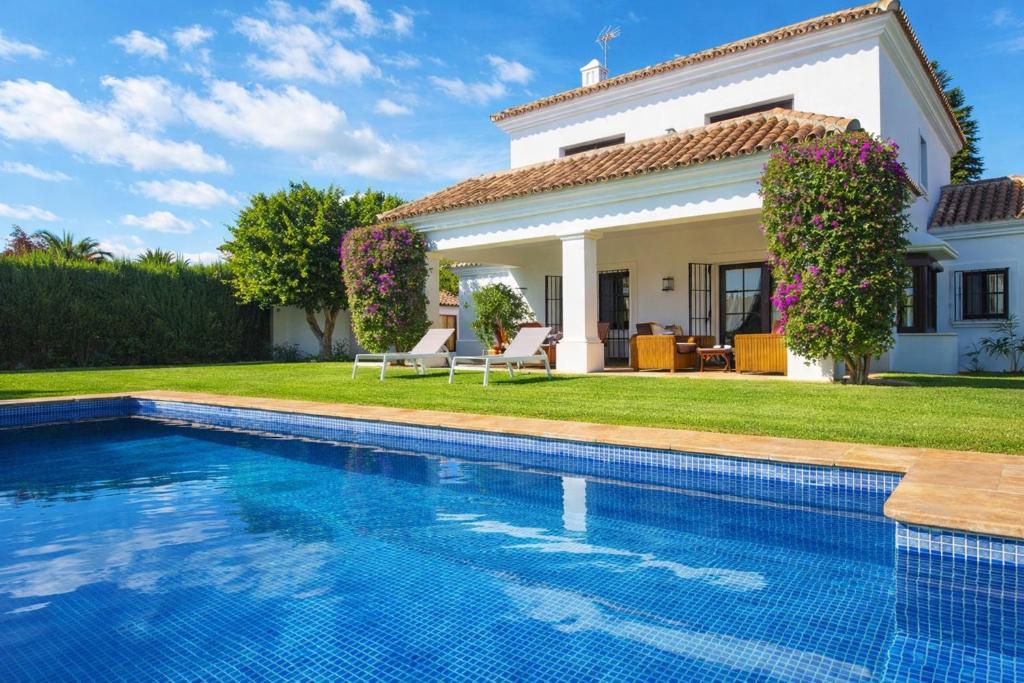VILLA DEL MAR- Private swimming pool next to the beach