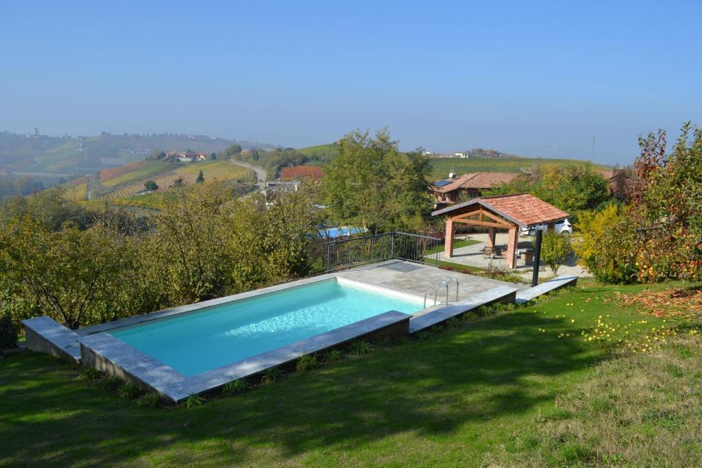 Bazén v ubytování Casa Caimotta nebo v jeho okolí
