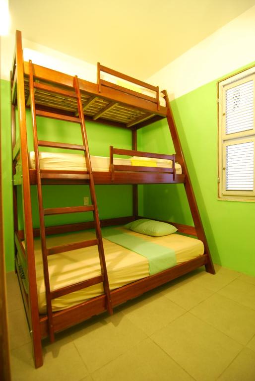 Refugio Hostel Fortalezaにある二段ベッド