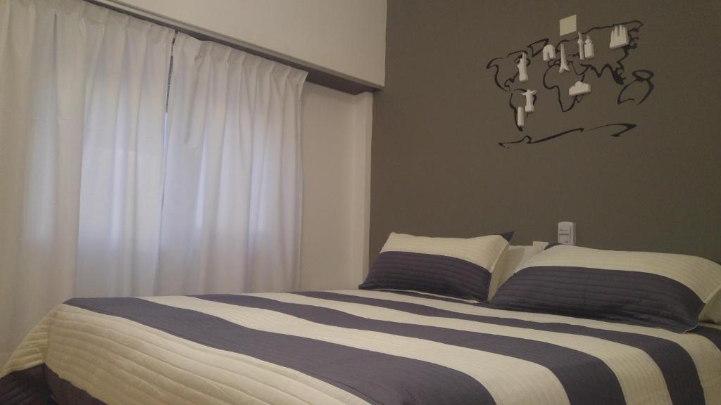 Postel nebo postele na pokoji v ubytování Dodo Suites