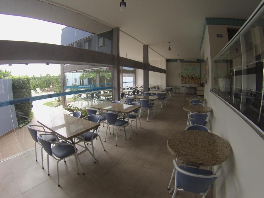 Bazén v ubytování Hotel Aero Park e Estacionamento nebo v jeho okolí