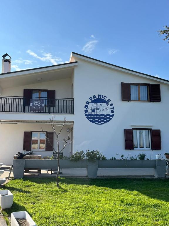 a white building with a sign on the side of it at B&B da Nic e Ste in Casalbordino