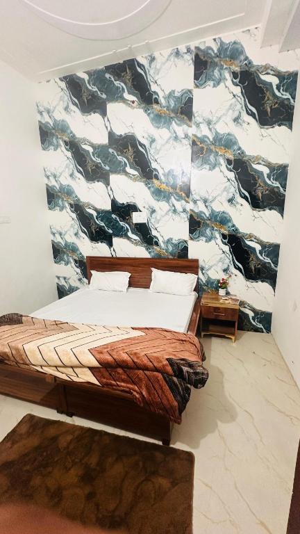 a bedroom with a bed with a snow covered wall at Hotel Indian Lemon Tree in Jīnd