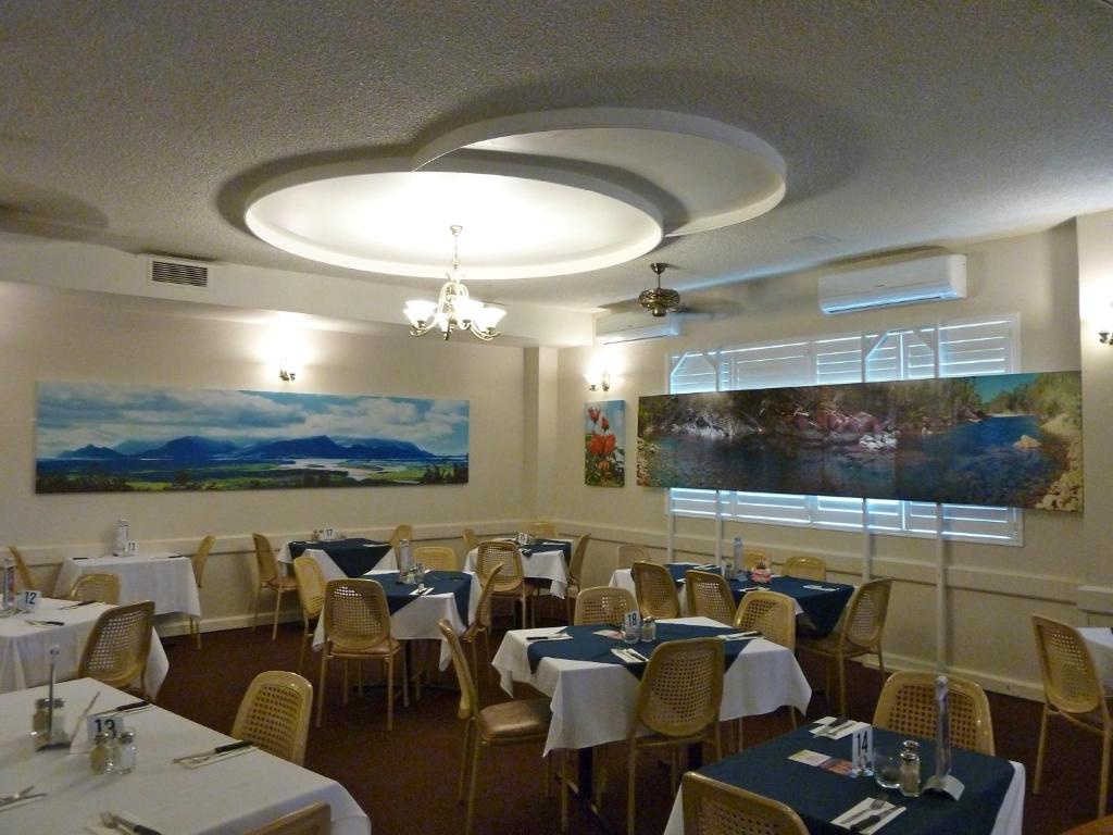 Restauracja lub miejsce do jedzenia w obiekcie Lees Hotel