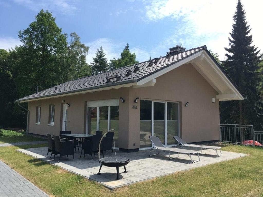 a house with a patio with a table and chairs at Kerstin in Lenz