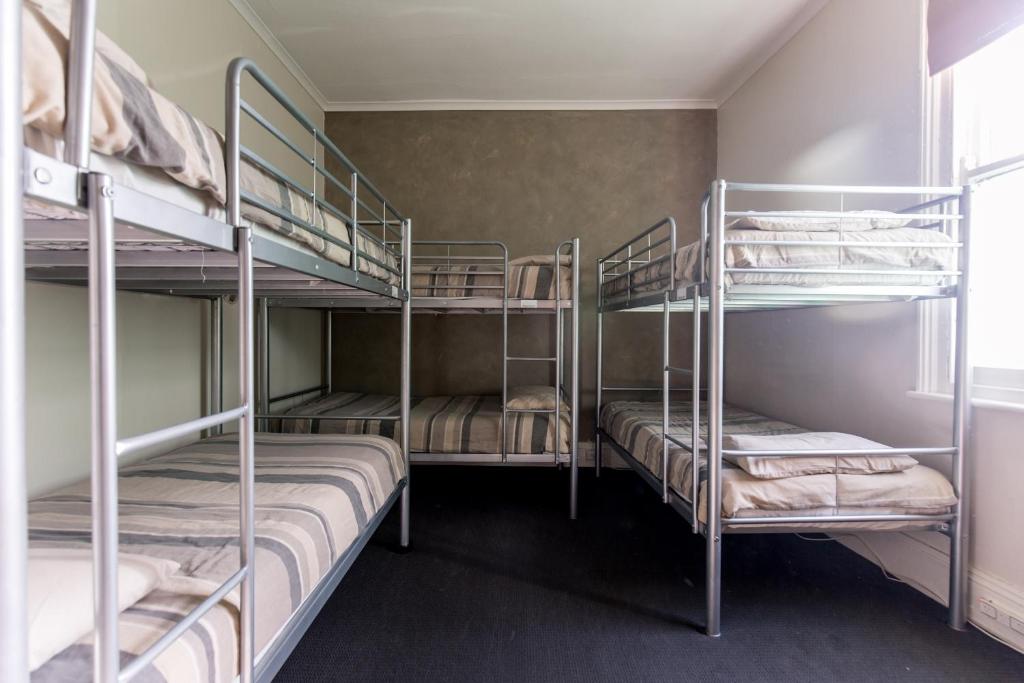 The Pickled Frog - Litera En Habitación De Dormitorio Femenino