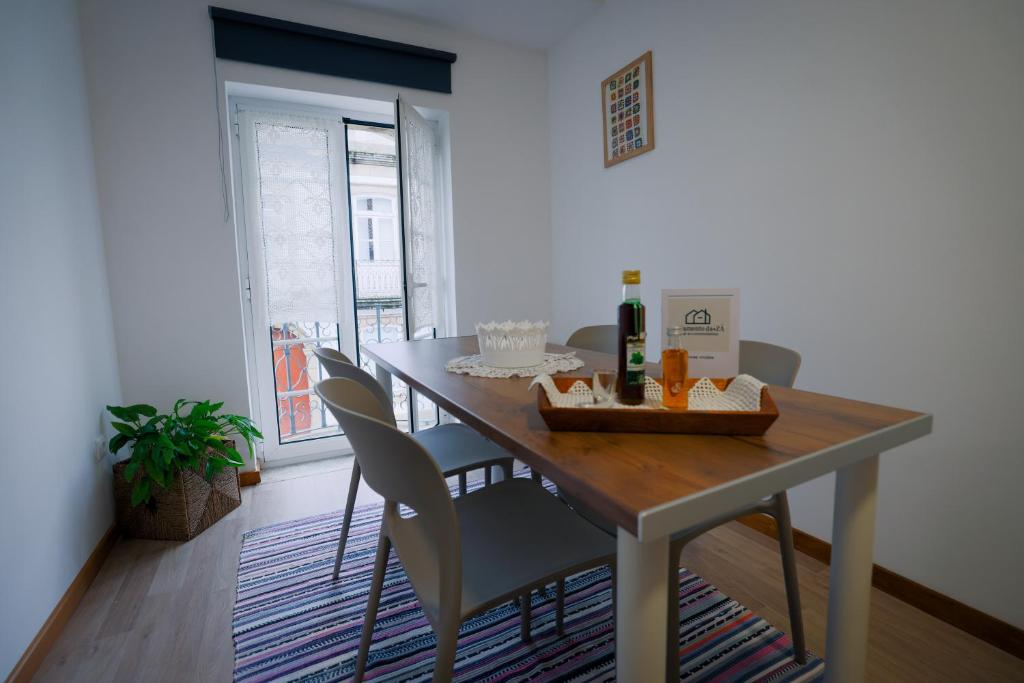 a dining room with a table with chairs at Alojamento da Zá in Vila Pouca de Aguiar